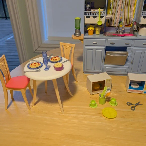 Barbie Kitchen Set 2005 - Picture 7 of 11